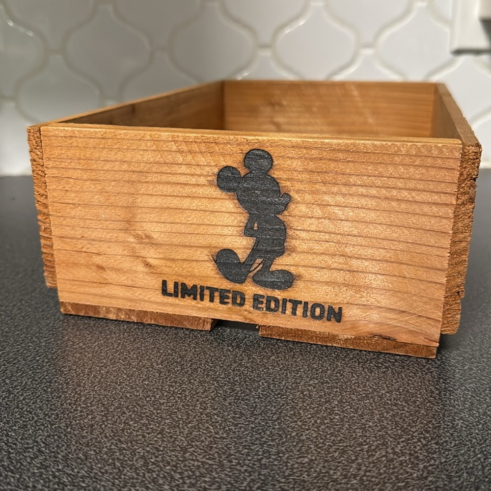 Disney Mickey wooden crate - Picture 4 of 11
